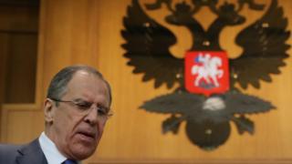 Глава МИД России Сергей Лавров на фоне герба России