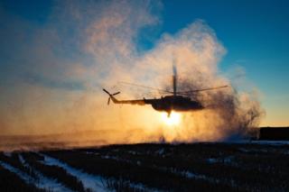 Гелікоптер з Порошенком сідає на гору Карачун, де відбувся запуск відновленої телепередавальної станції, Донецька обл., 5 грудня 2016 року