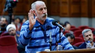 محمدرضا ثلاث اتهام حمله عمدی با اتوبوس به ماموران امنیتی را رد کرده بود