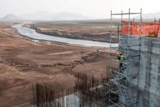 Le barrage est déjà terminé à 80%.