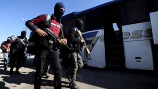 Los rebeldes armados se preparan para evacuar de Homs, el 21 de mayo de 2017.