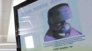 Una foto de José María Guízar Valencia en una pantalla