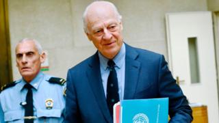 UN special envoy Staffan de Mistura arrives in Geneva ahead of the start of the Syria peace talks (16 May 2017)