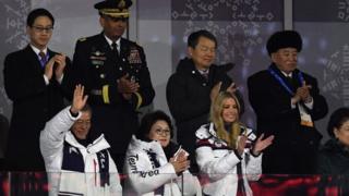 Umujenerali wa Korea ya Ruguru na Ivanka Trump bakurikiranira ibirori mu kibanza kimwe - ariko ntibiteze guhura