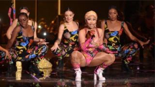 Nicki Minaj azwiho imyambarire no kubyina bihabanye n'imico yo mu bwarabu