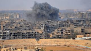 Deir Ezzor lors d'une opération menée par les forces gouvernementales syriennes contre le groupe État Islamique, le 2 novembre 2017.
