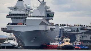 HMS Queen Elizabeth là một trong hai chiếc hàng không mẫu hạm mới của Anh, được sản xuất với tổng chi phí cho cả hai tàu là 6,2 tỷ bảng Anh