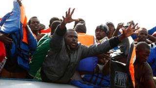Libya açıklarındaki göçmenler