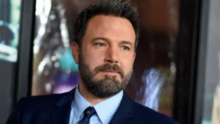 Ben Affleck apologises for 'groping' MTV host Hilarie Burton - BBC News