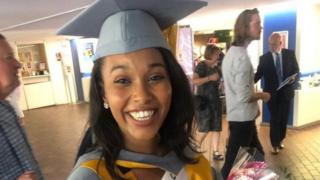 ቨነሳ ጸሃየ ሎሚ 24 ሓምለ 2019 ካብ ዩኒቨርሲቲ ሰዋስ ተመሪቓ