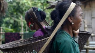 ক্ষুদ্র নৃতাত্বিক গোষ্ঠীর অনেক সদস্যই সামাজিক মাধ্যমে বিজ্ঞাপণটির সমালোচনা করেছেন