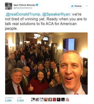 Шон Мэлони пишет в Твиттере фотографию счастливых демократов со словами: ". @ RealDonaldTrump, @SpeakerRyan: мы еще не устали от победы. Готовы, когда вам нужно поговорить о реальных решениях, чтобы исправить ACA для американцев.