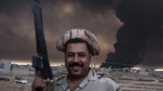 یک سرباز عراقی در نزدیکی قیاره