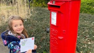 emilia-posting-her-letter-to-the-queen