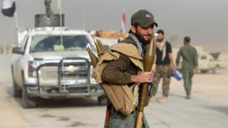 Shia militia fighter south of Mosul (Nov 2016)