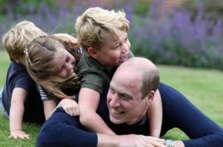 Герцог Кембриджский с детьми принцем Джорджем, принцессой Шарлоттой и принцем Луи