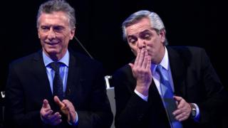 Mauricio Macri e Alberto Fernández após o último debate, em 20 de outubro