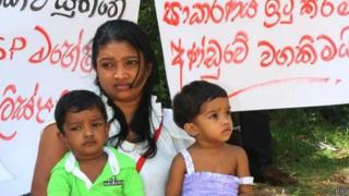 සිය සැමියා සොයා දෙන මෙන් ඉල්ලා සත්යග්රහයක යෙදෙන මයුරි ඉනෝකා