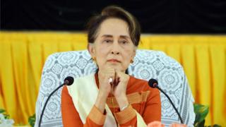 နိုင်ငံတော်အတိုင်ပင်ခံပုဂ္ဂိုလ် ဒေါ်အောင်ဆန်းစုကြည်