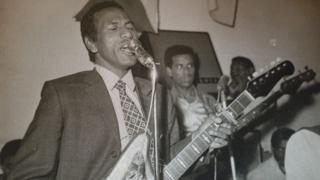 ተወልደ ብጊታር ተዓጂቡ እናተጻወተ