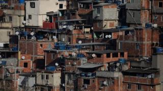 Casas no morro Santo Amaro, no Rio de Janeiro