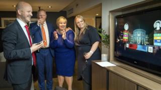 Norveç Başbakanı Erna Solberg (sağdan ikinci)