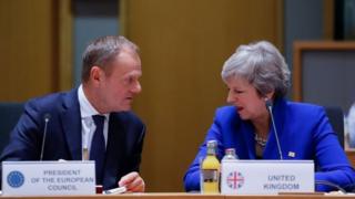 donald Tusk e Theresa May