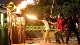 Bahanganye na polisi ibabuza kwinjira mu nteko