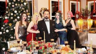 Adnan Oktar ve kedicikler