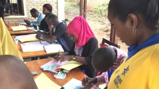 Kwandika abazotora mu Burundi bigenda buke buke, ngo ariko bigenda neza