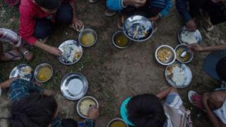 မြစ်ကြီးနား နား က စခန်းတခုမှာ စစ်ရှောင်ကြရတဲ့ ပြည်သူတွေ