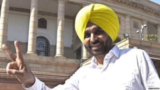 ਭਗਵੰਤ ਮਾਨ ਨੇ ਕਿਹਾ ਕਿ ਸਕੂਲਾਂ ਵਿੱਚ ਬੱਚਿਆਂ ਨੂੰ ਮਾਂ ਬੋਲੀ ਸਿਖਾਉਣ ਵੱਲ ਜ਼ੋਰ ਦੇਣਾ ਚਾਹੀਦਾ ਹੈ