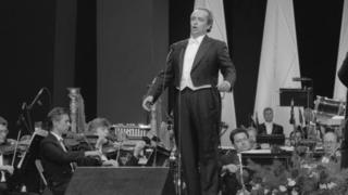 Россия. Москва. 4 июля 1992 г. Хосе Каррерас во время выступления