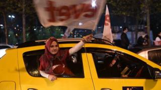 Referandum sonrası kutlama