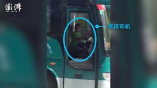 мальчик в китае за рулем автобуса