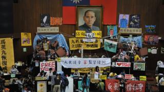 2014年4月5日,台湾抗议示威者占据议会场地23天。