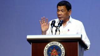 Ông Duterte nói chuyện với cộng đồng Philippines ở Singapore hôm 16/12