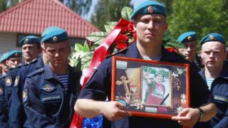 Похоронная процессия во время церемонии прощания с Никитой Белянкиным