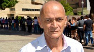 Luis Carlos Duarte, de 63 anos, na fila do Mutirão do Emprego