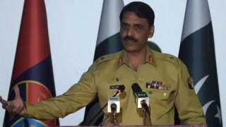 پاکستاني پوځ ویاند جنرال اصف غفور وايي، 'هېڅ وسله واله ډله پاکستان کې فعالیتونه نه لري.'