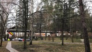 Автобуси, на яких повезли утримуваних українською владою