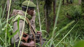 Umusirikare wa Republika Iharanira Demokrasi ya Kongo, mu gihe c'imirwano n'abarwanyi b'umugwi ADF Nalu mu kwezi kwa mbere 2018