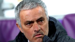 Le visage préoccupé de José Mourinho lors du match de 1/4 de finale de la ligue européenne contre Anderlecht