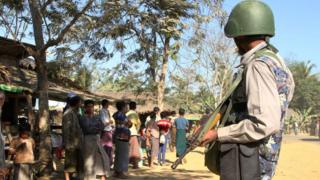 ရခိုင်ပြည်မြောက်ပိုင်းမှာ လုံခြုံရေးစောင့်ကြပ်နေတဲ့ နယ်ခြားစောင့်တပ်ဖွဲ့ဝင် တစ်ဦး