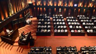 ප්රශ්නවලට පිළිතුරු නොදෙන දේශපාලකයෝ