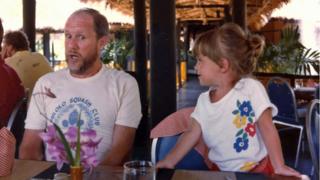 David Coles e a filha Robyn ainda criança