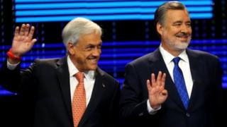 Себастьян Пиньера (слева) и Алехандро Гийе во время телевизионных дебатов в Сантьяго, Чили. Фото: 6 ноября 2017 г.