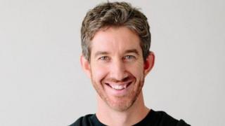 Scott hadda waa bilyaneer isagoo 39 sano jir ah