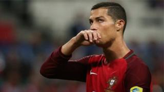 Biravugwa ko Ronaldo yavuye ahacumbitse ikipe ya Portugal agahita ajya kureba abana be b'impanga