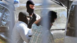 Almanya'da gözaltına alınan Suriyelilerden biri